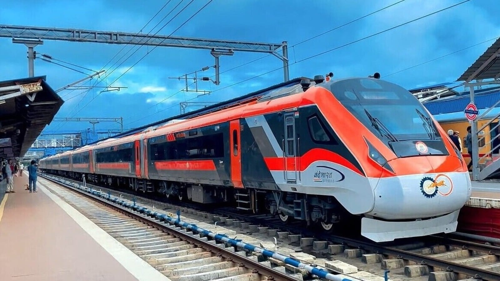 High-Tech Sleeper Trains Hit the Tracks Soon - Channeliam / Channel I'M ...
