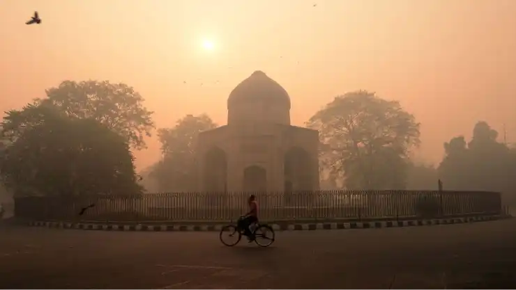 Delhi air pollution post-Diwali 2025