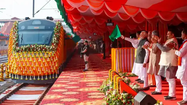 pm modi inaugurates four new vande bharat trains