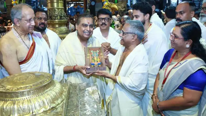 Mukesh Ambani Guruvayur Temple visit
