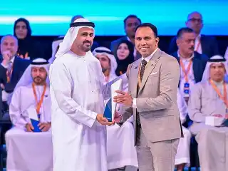anas kadiyarakam wins emirates labour market award uae