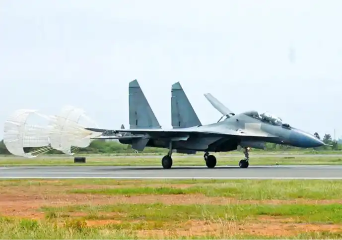 gliders india vietnam su30 parachute export