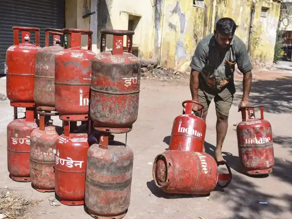india lpg supply crisis commercial cylinder distribution