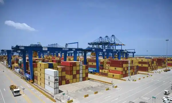 vizhinjam port land acquisition kerala