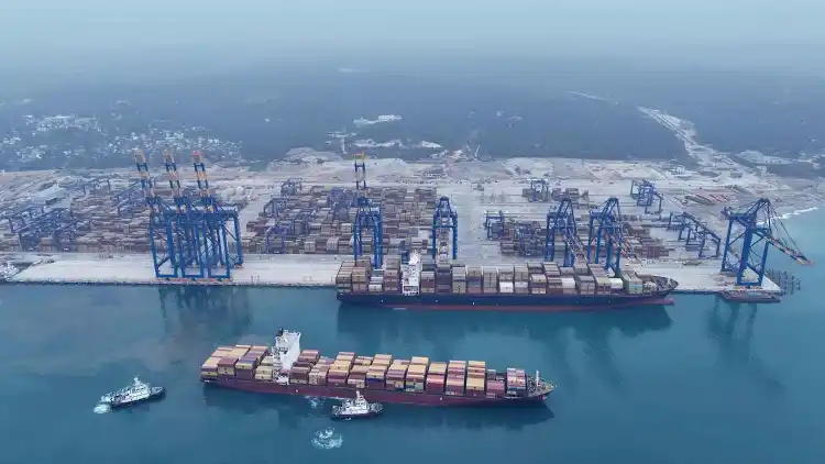 vizhinjam seaport global maritime hub expansion india