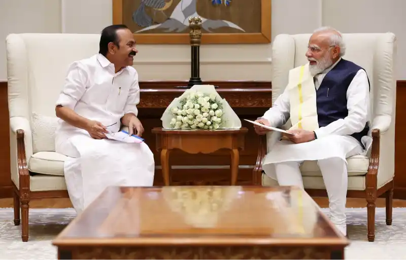 vd satheesan meets narendra modi kerala financial support