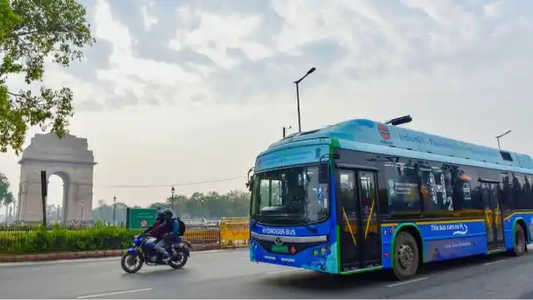 hydrogen buses municipal waste delhi gadkari