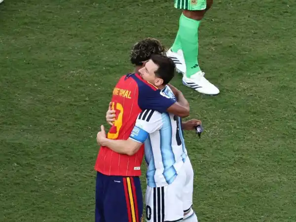 lionel messi-lamine yamal emotional embrace world cup 2026