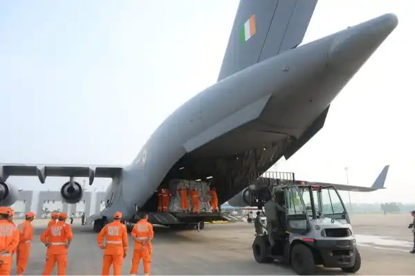 india sends hadr aid nepal floods