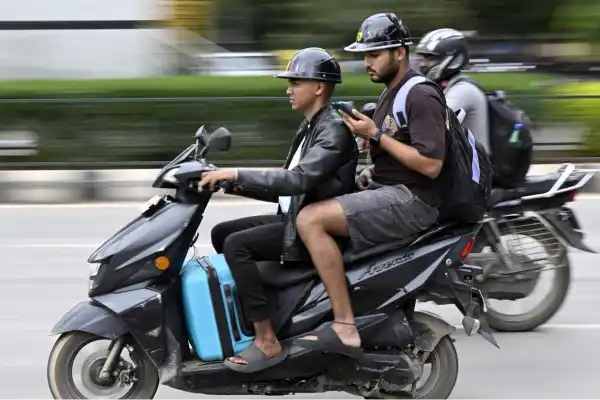 nitin gadkari bike taxi regulations india