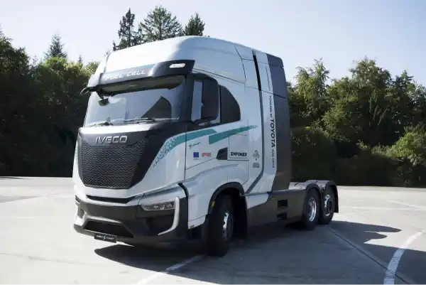 toyota-iveco hydrogen fuel cell truck 900 km range