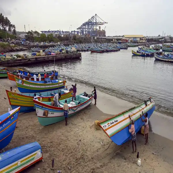 vizhinjam new fishing harbour 235m breakwater 500m berth